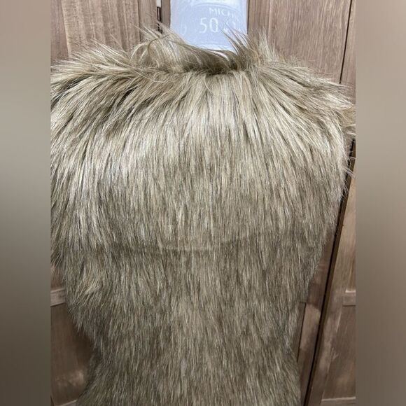 Donna Salyers’ FABULOUS FURS (100% faux). - Picture 3 of 4